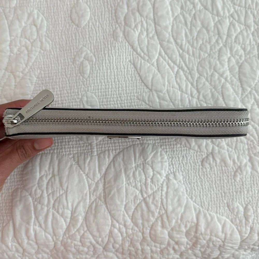 Michael Kors Zip Wallet - Picture 2 of 11